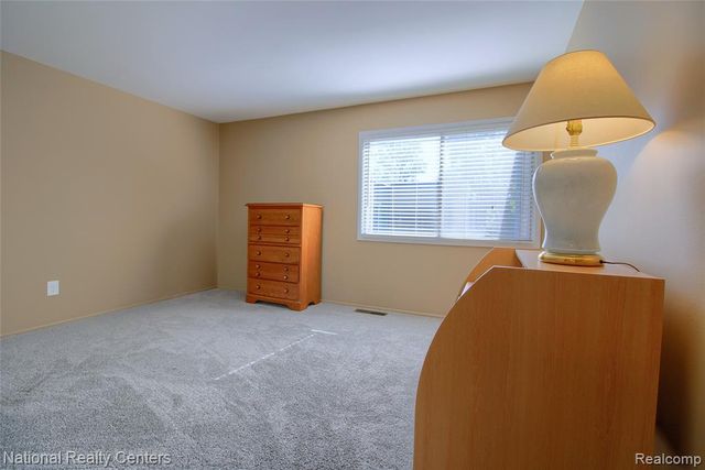 16547 Middlebelt Road 6, Livonia, MI 48154