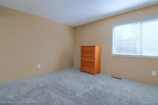 16547 Middlebelt Road 6, Livonia, MI 48154