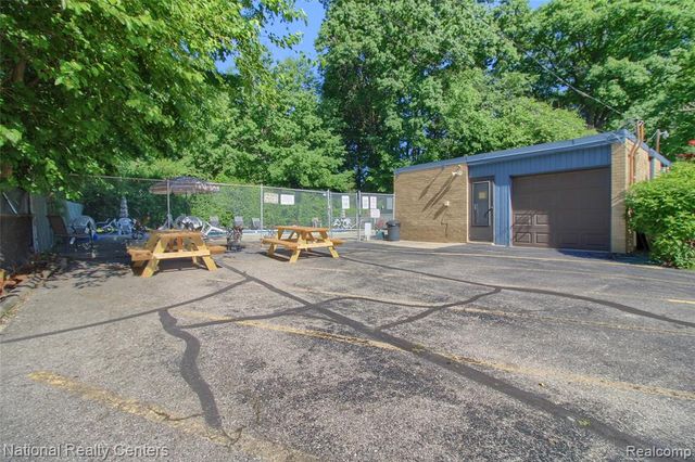 16547 Middlebelt Road 6, Livonia, MI 48154