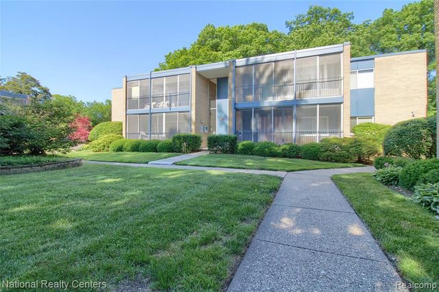 16547 Middlebelt Road 6, Livonia, MI 48154