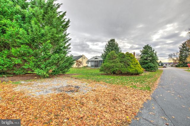 753 WALNUT ST, New Holland, PA 17557