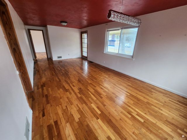 3217 Anderson Avenue, Manhattan, KS 66503