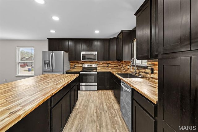 690 Glen Eagle Drive, Troy, MO 63379