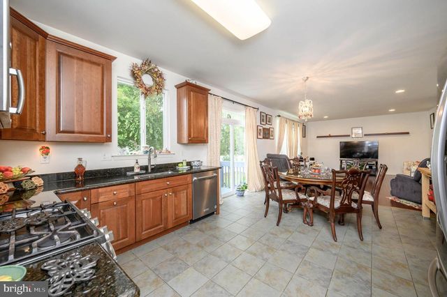 7 PASTEUR CT, East Windsor, NJ 08520
