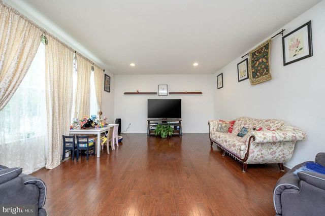 7 PASTEUR CT, East Windsor, NJ 08520