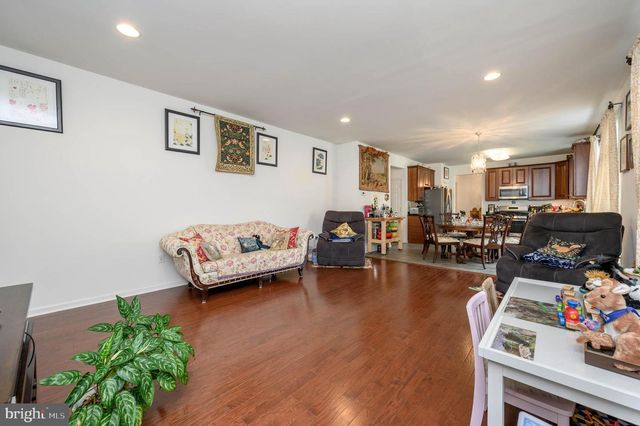 7 PASTEUR CT, East Windsor, NJ 08520