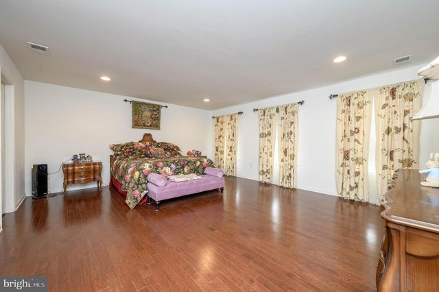 7 PASTEUR CT, East Windsor, NJ 08520