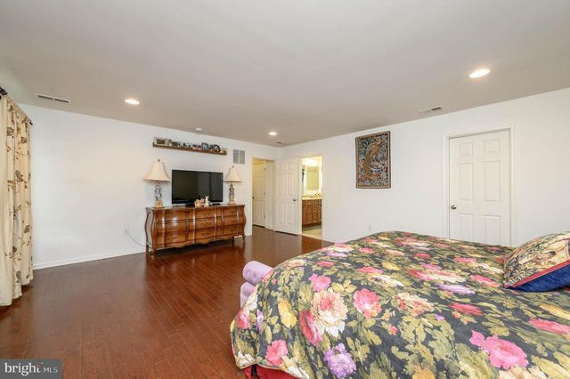 7 PASTEUR CT, East Windsor, NJ 08520