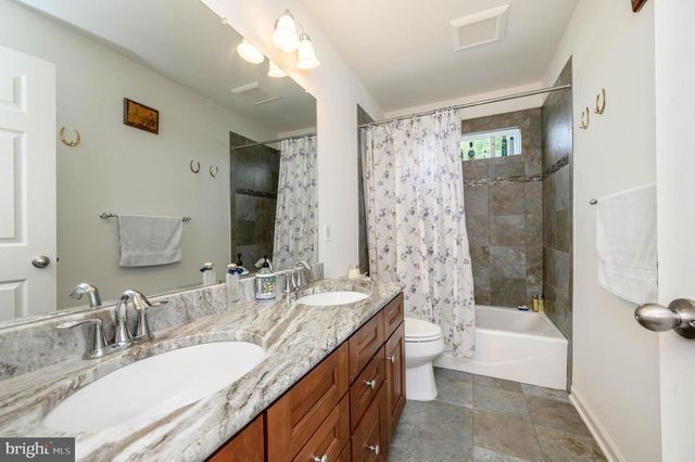 7 PASTEUR CT, East Windsor, NJ 08520