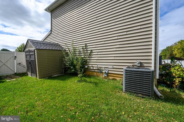 7 PASTEUR CT, East Windsor, NJ 08520