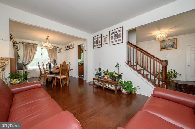 7 PASTEUR CT, East Windsor, NJ 08520