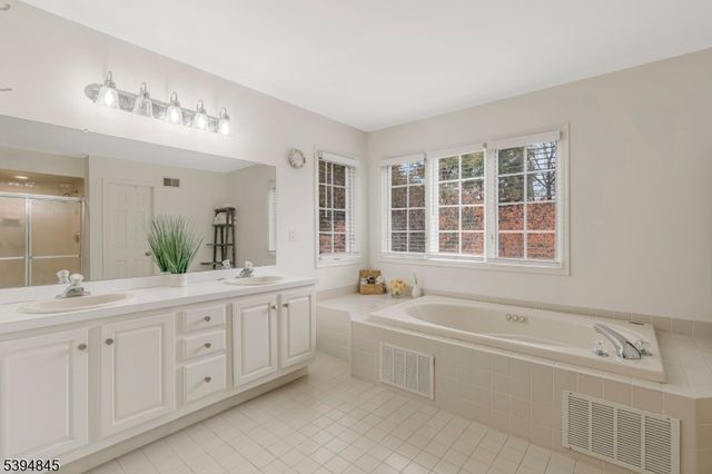 61 Christy Dr, Warren Twp., NJ 07059