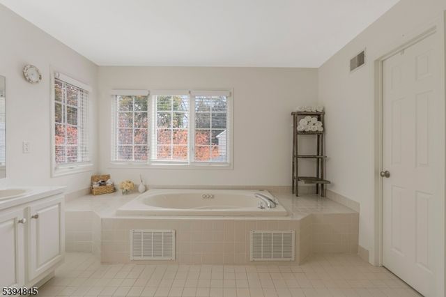 61 Christy Dr, Warren Twp., NJ 07059