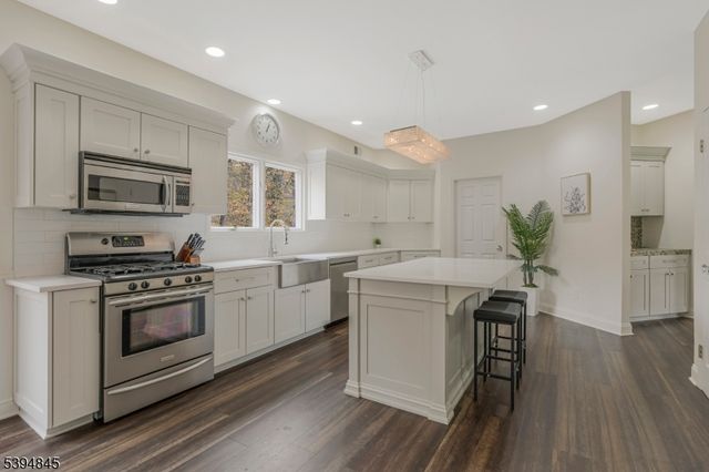 61 Christy Dr, Warren Twp., NJ 07059