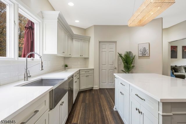 61 Christy Dr, Warren Twp., NJ 07059