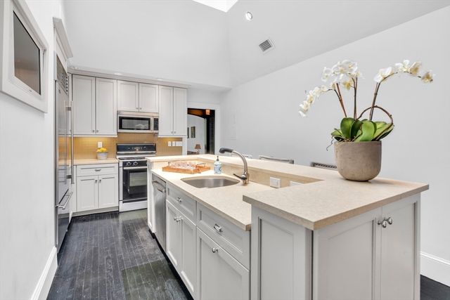 60 Commonwealth Ave 7, Boston, MA 02116