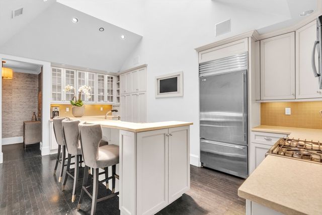 60 Commonwealth Ave 7, Boston, MA 02116