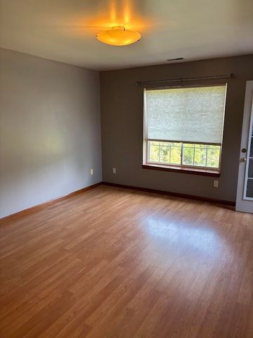 3000 Columbine Circle G, Valparaiso, IN 46383