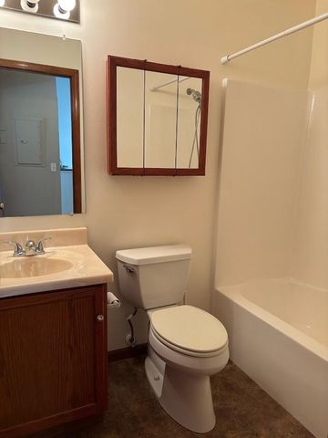 3000 Columbine Circle G, Valparaiso, IN 46383