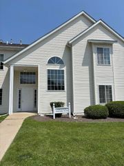 3000 Columbine Circle G, Valparaiso, IN 46383