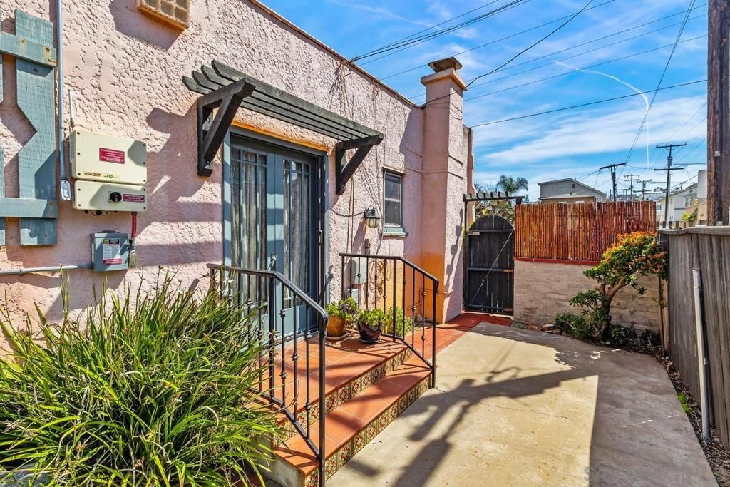 Image 12 of property listing at 1674 1676 Cable St, San Diego, CA 92107