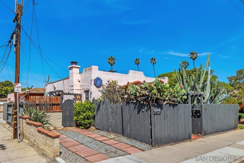 Image 25 of property listing at 1674 1676 Cable St, San Diego, CA 92107