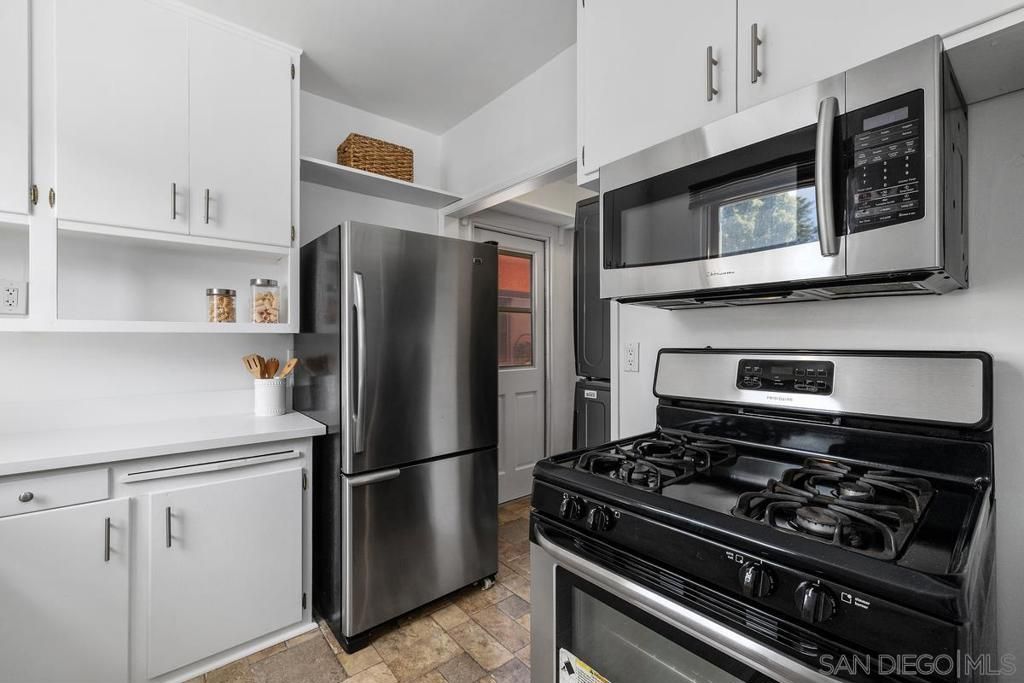 Image 6 of property listing at 1674 1676 Cable St, San Diego, CA 92107