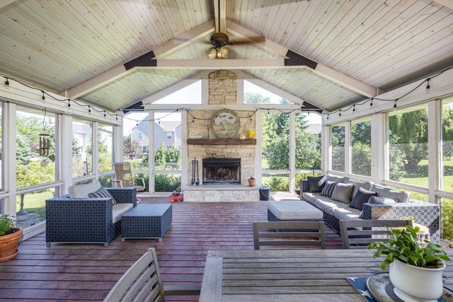 2702 E CORRIDOR DRIVE, Appleton, WI 54913