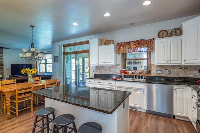 2702 E CORRIDOR DRIVE, Appleton, WI 54913