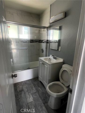 120 W 73rd Street 4, Los Angeles, CA 90003