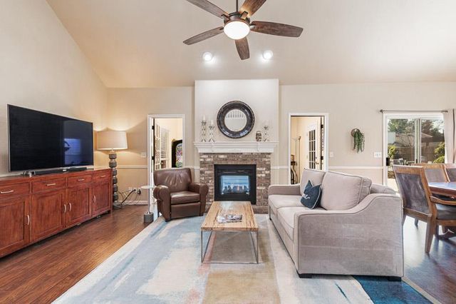 2757 E Jon Drive, Fresno, CA 93720