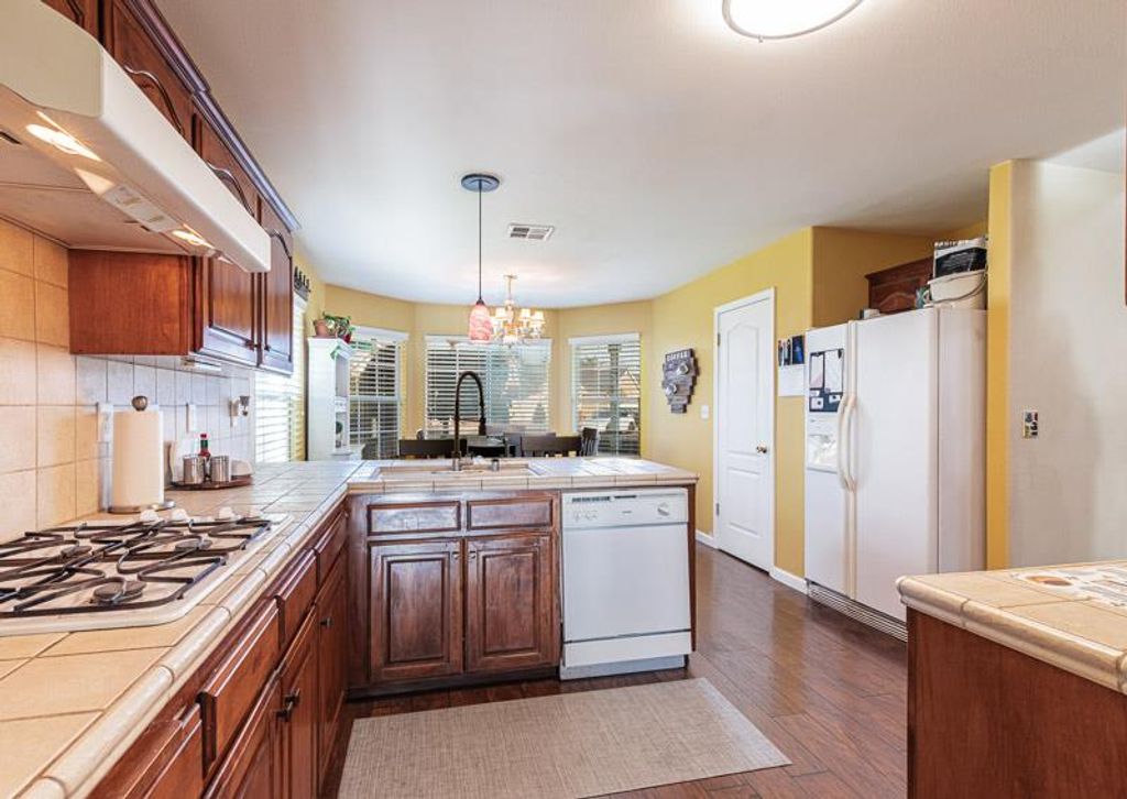 Image 10 of property listing at 2757 E Jon Drive, Fresno, CA 93720