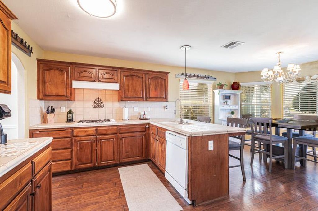 Image 11 of property listing at 2757 E Jon Drive, Fresno, CA 93720