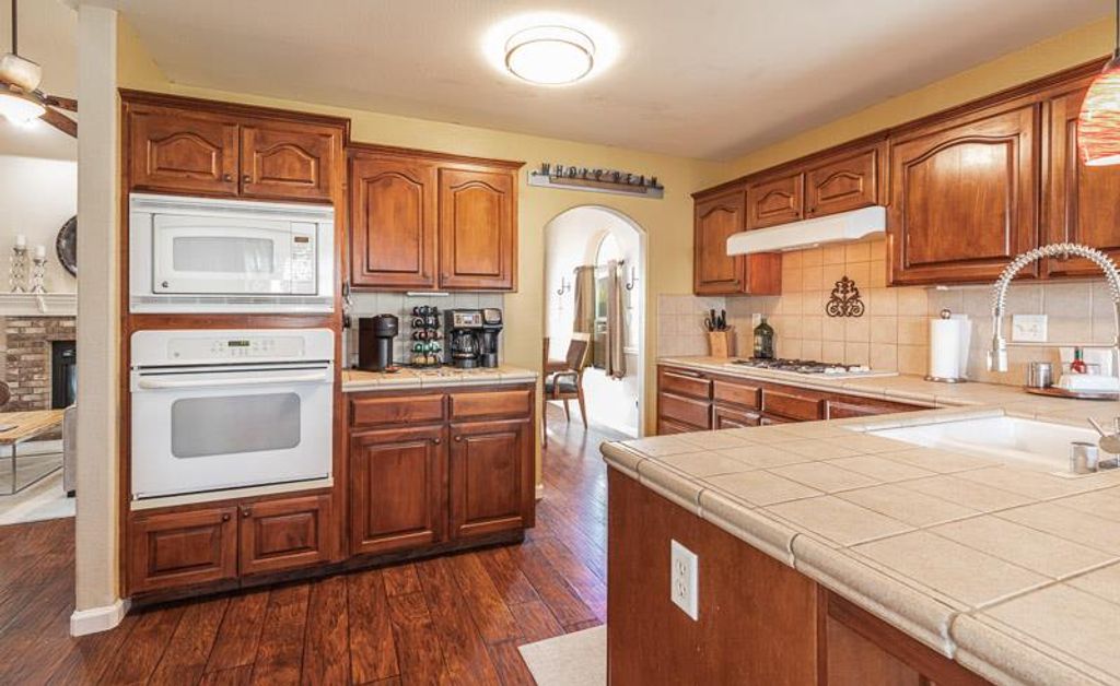 Image 12 of property listing at 2757 E Jon Drive, Fresno, CA 93720