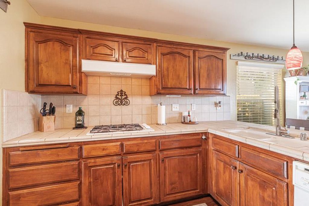 Image 13 of property listing at 2757 E Jon Drive, Fresno, CA 93720