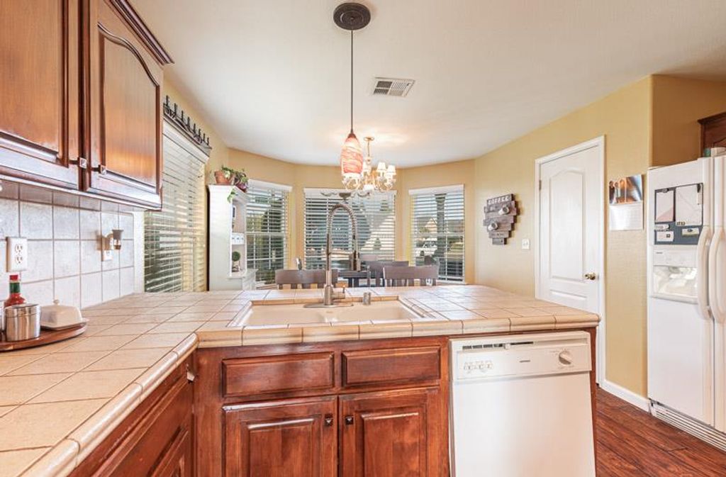 Image 14 of property listing at 2757 E Jon Drive, Fresno, CA 93720