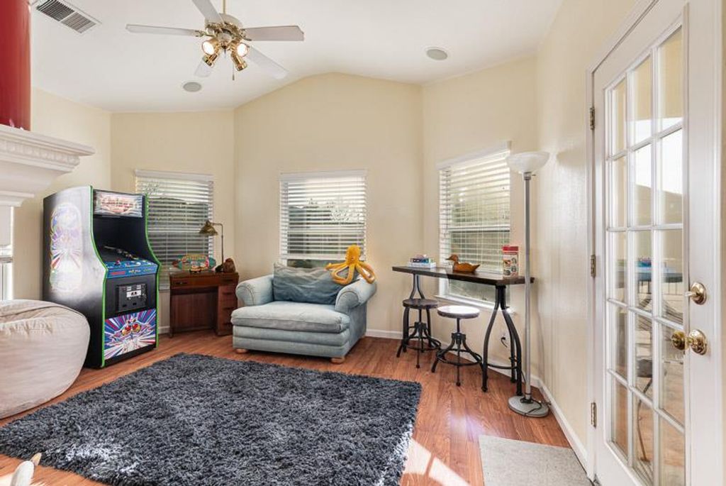 Image 18 of property listing at 2757 E Jon Drive, Fresno, CA 93720