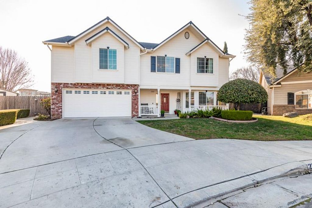 Image 2 of property listing at 2757 E Jon Drive, Fresno, CA 93720