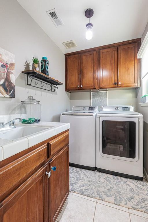 Image 23 of property listing at 2757 E Jon Drive, Fresno, CA 93720