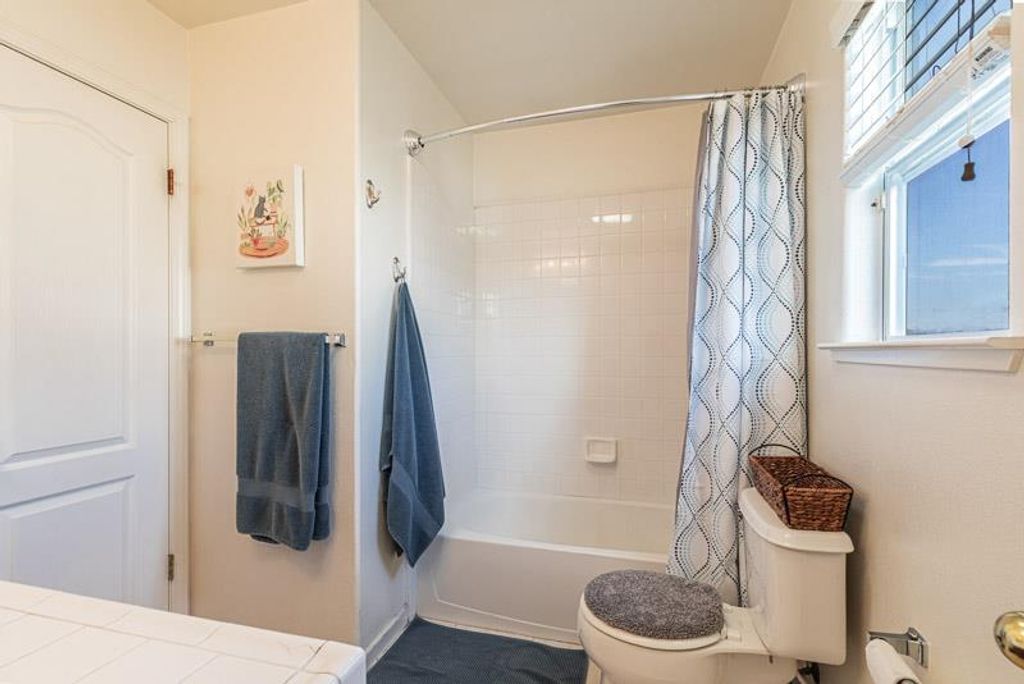 Image 28 of property listing at 2757 E Jon Drive, Fresno, CA 93720