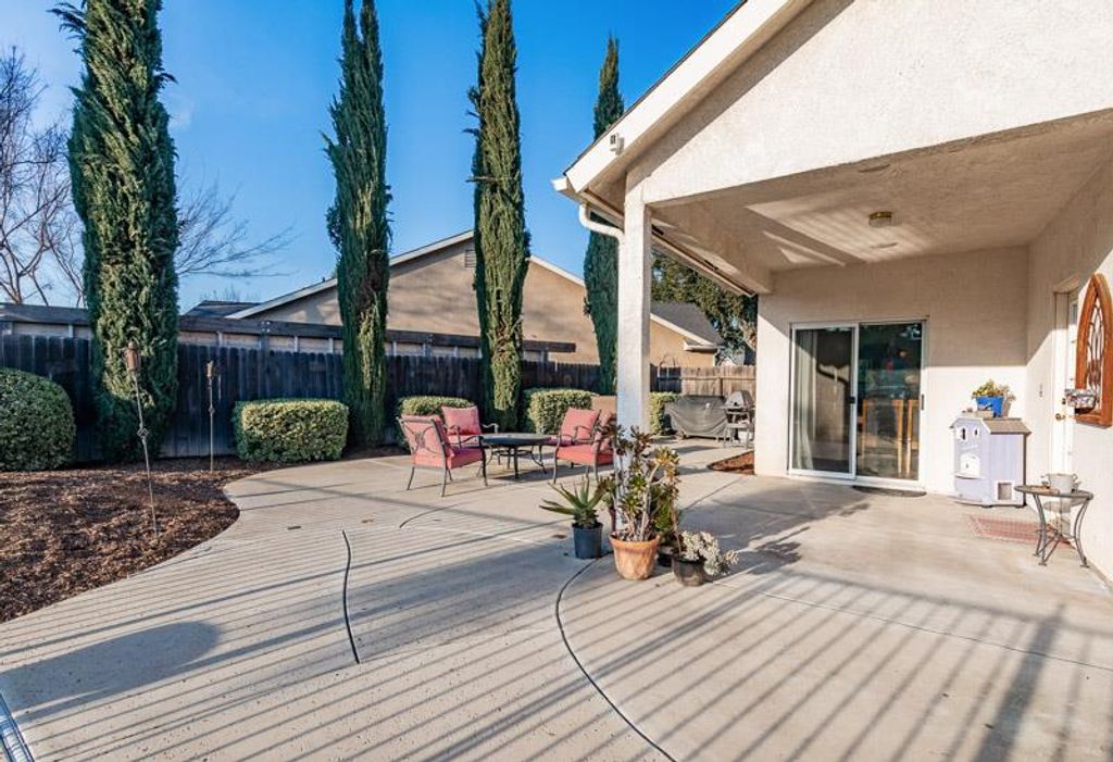 Image 37 of property listing at 2757 E Jon Drive, Fresno, CA 93720