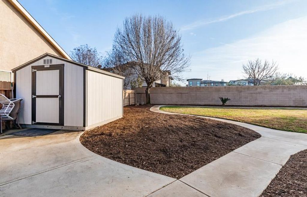 Image 40 of property listing at 2757 E Jon Drive, Fresno, CA 93720
