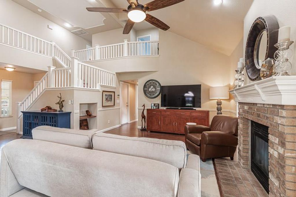 Image 5 of property listing at 2757 E Jon Drive, Fresno, CA 93720