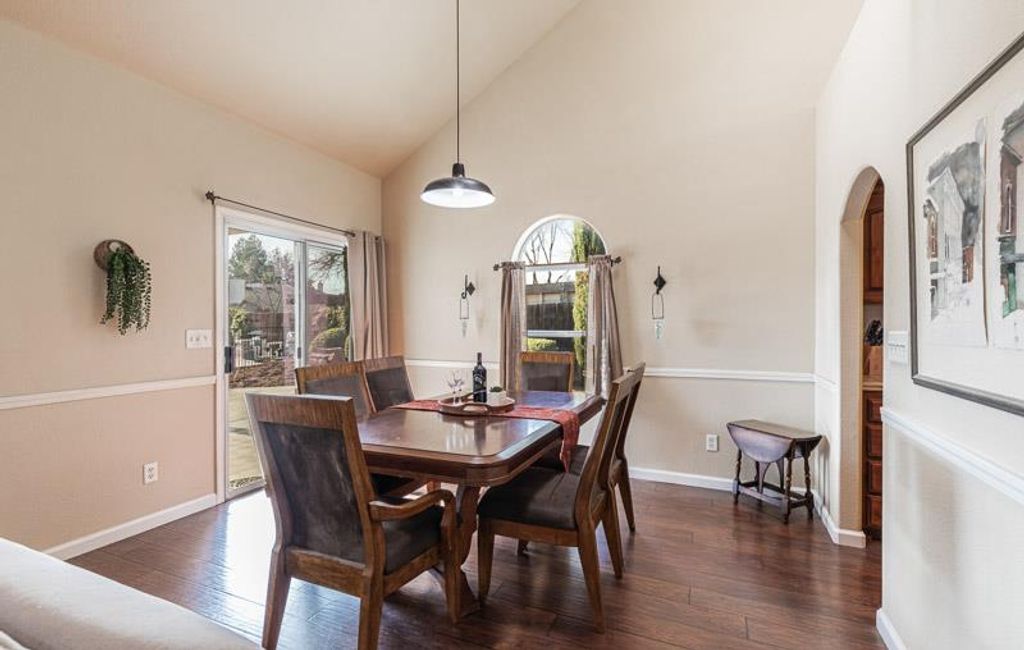 Image 7 of property listing at 2757 E Jon Drive, Fresno, CA 93720