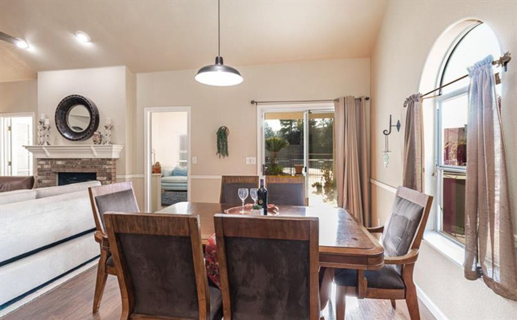 Image 8 of property listing at 2757 E Jon Drive, Fresno, CA 93720