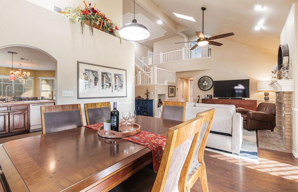 Image 9 of property listing at 2757 E Jon Drive, Fresno, CA 93720