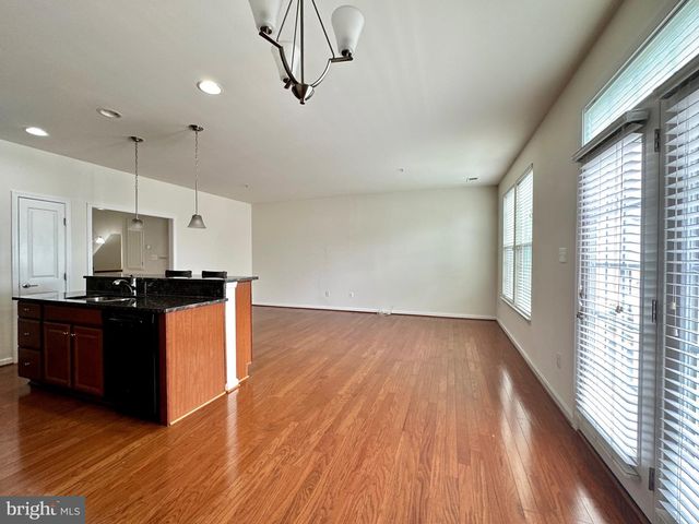 7396 BRUNSON CIR, Gainesville, VA 20155