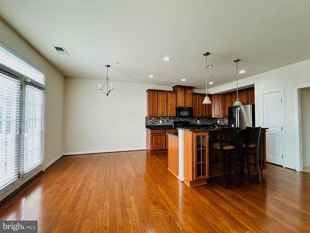 7396 BRUNSON CIR, Gainesville, VA 20155