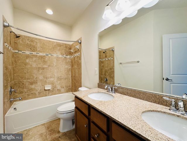 7396 BRUNSON CIR, Gainesville, VA 20155