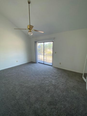 8042 Thelen Street, North Charleston, SC 29406